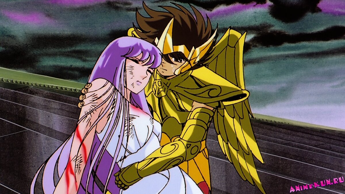 Кадр из фильма. Сейя в доспехах Стрельца держит Саори