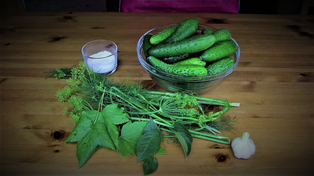 Малосольные огурцы.