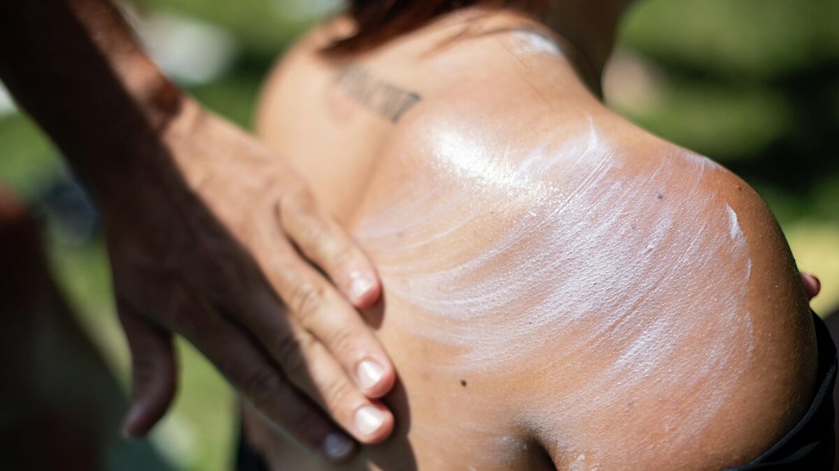    Солнцезащитный крем© Globallookpress Sina Schuldt