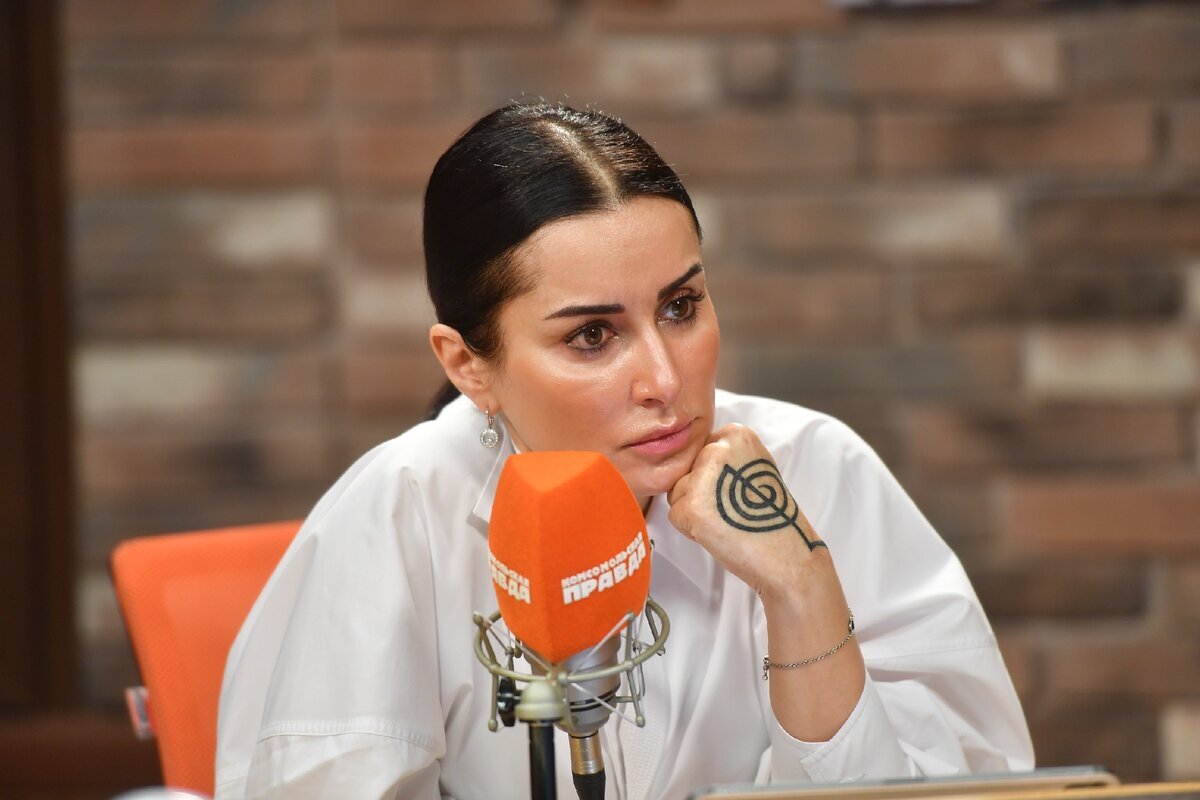 Тина Канделаки в машине