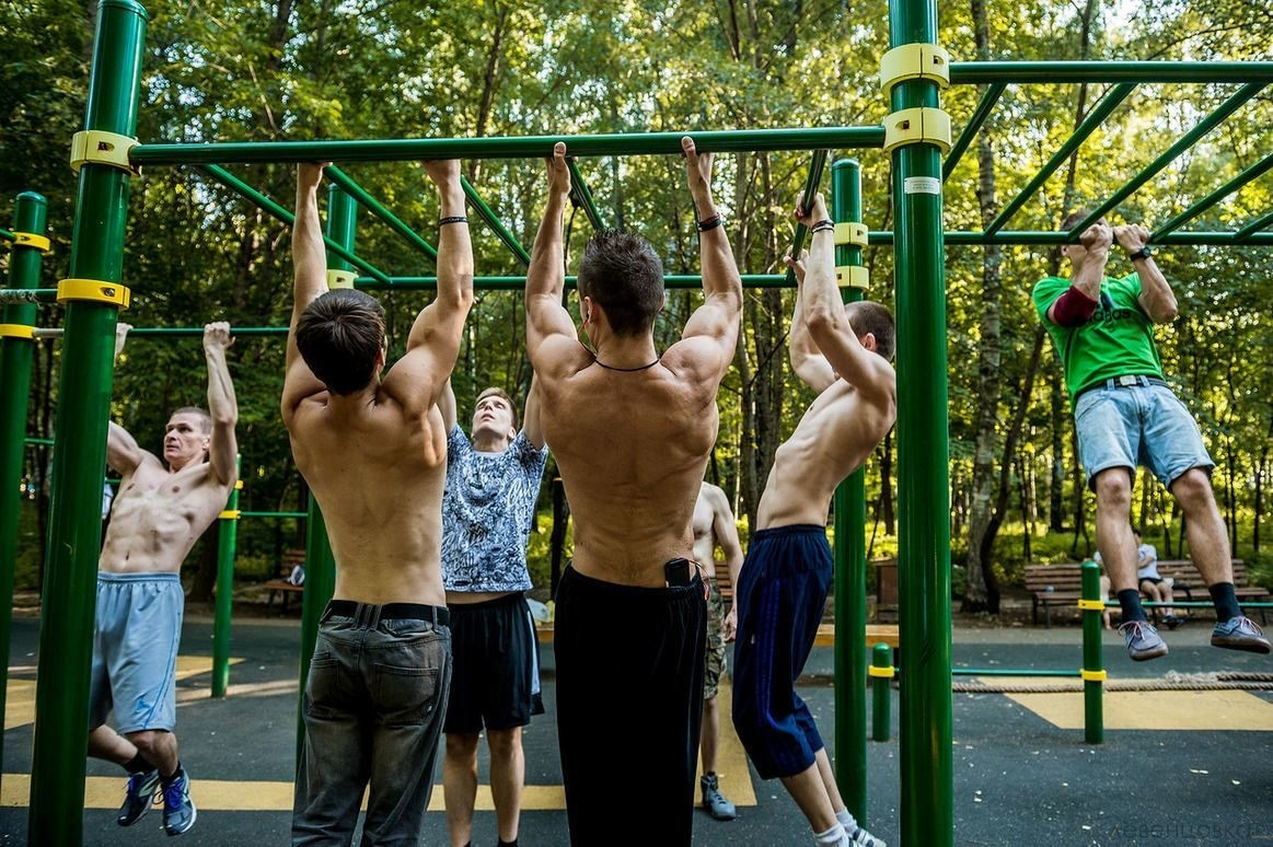 Воркаут. Занятия на турнике. Спорт турник. Спорт воркаут.