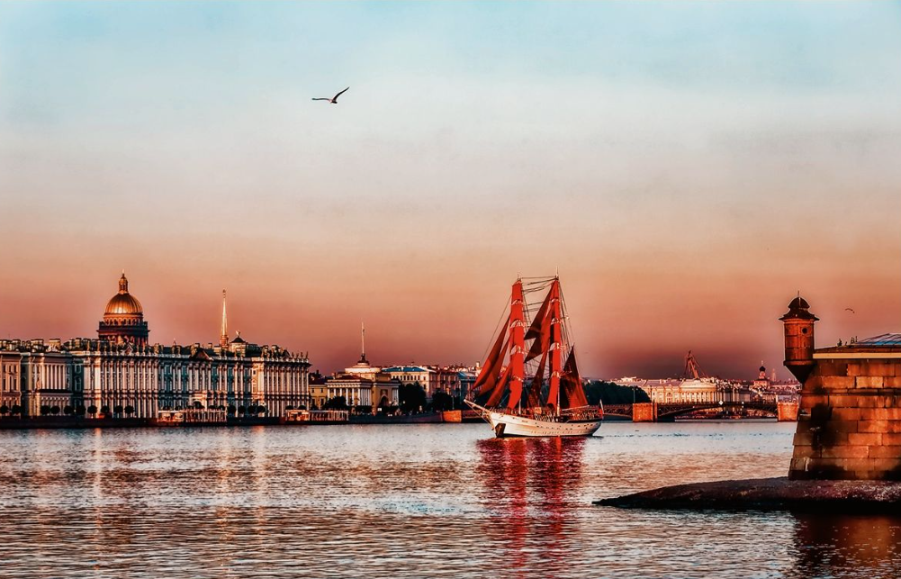 Два питера. Санкт-Петербург Нева. Белые ночи Санкт-Петербург. Санкт-Петербург Нева Алые паруса. Санкт-Петербург белые ночи Алые паруса.