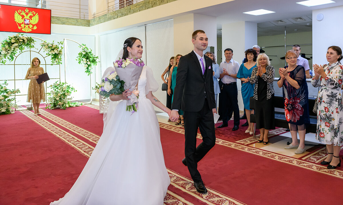 В семейной жизни у Айнура и Карины Шакировых будет много радостных моментов. Одним из них стала выездная регистрация брака. 