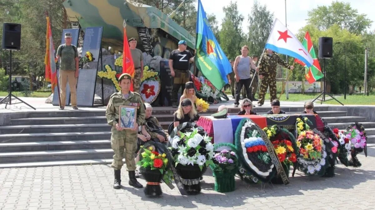 Церемония прощания с погибшим в ходе СВО добровольцем Даниилом Ульяновым. Фото: администрация Каменска-Уральского