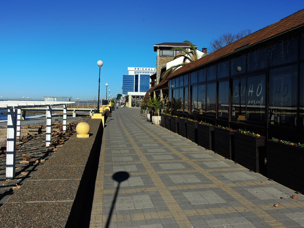 Сочинский дендрарий экскурсии. Адлер абхазия достопримечательности. Море адлера в 2023. Экскурсия адлер 2023. Колоннада адлер.