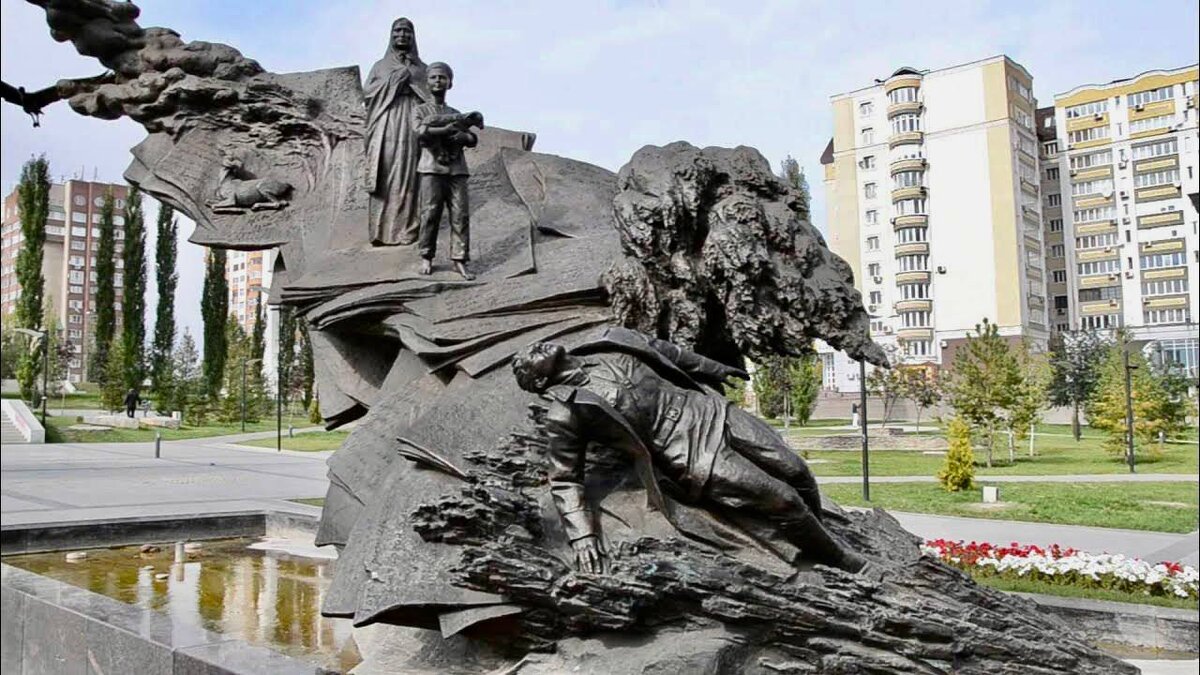 Памятник мустаю кариму в уфе. Памятник мустаю кариму. Памятник мустаю кариму в уфе. Памятник мустаю кариму. Памятник мустаю кариму.