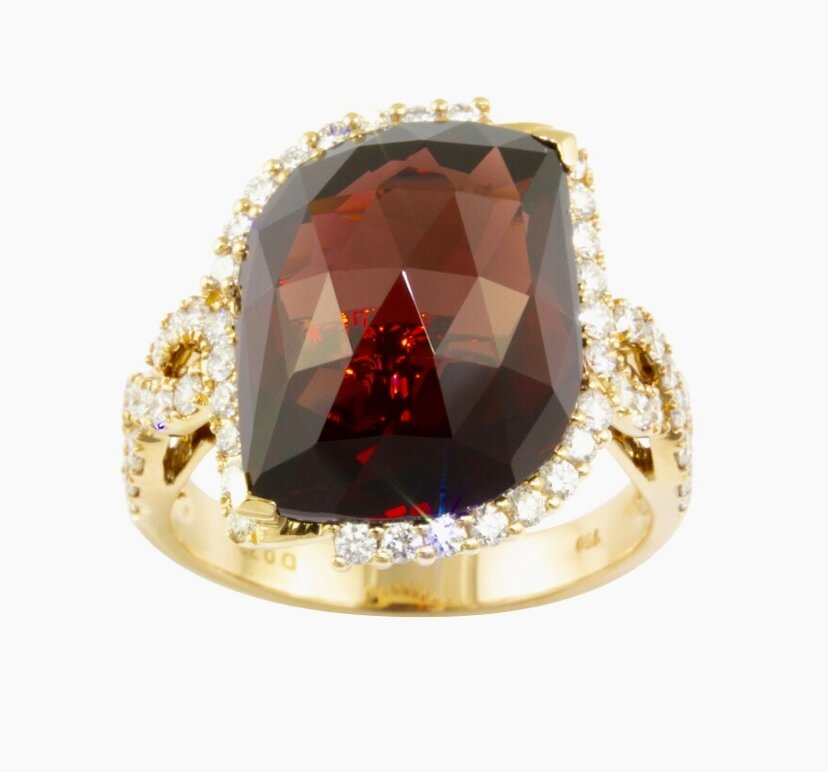 Кольцо, желтое золото, бриллианты, альмандин 12.25 карат, 644’708 рублей, Bellarri. 