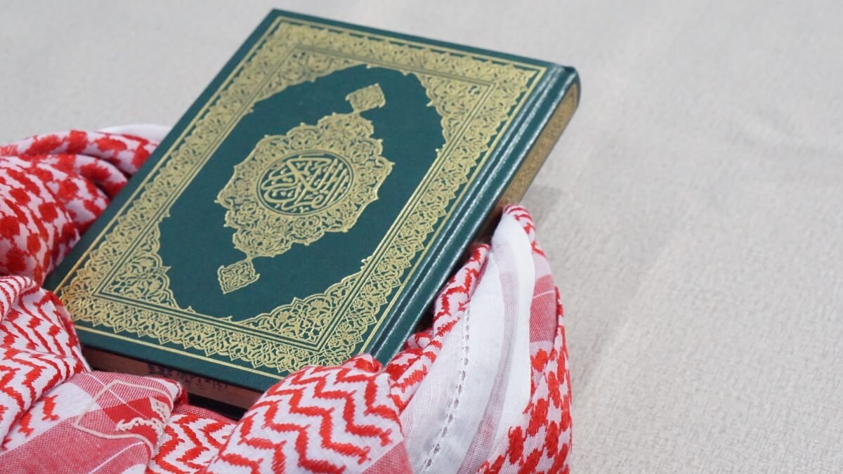    Фото: Madrosah Sunnah / Unsplash Август Макаров