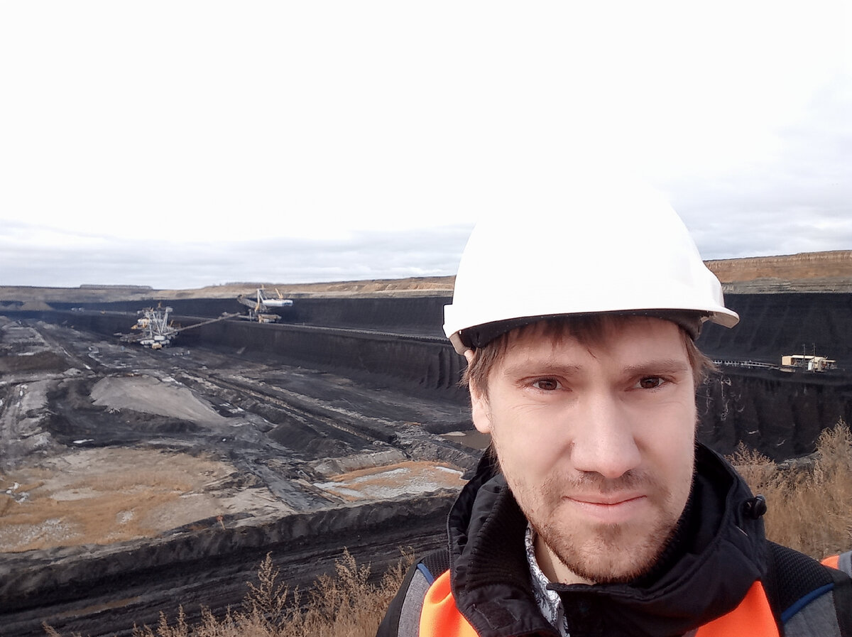 На смотровой площадке Березовского разреза.