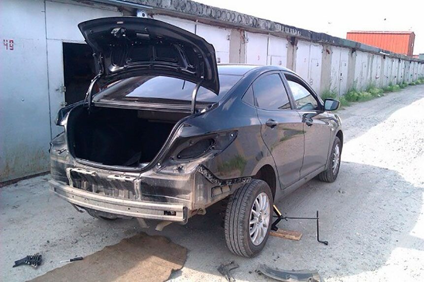 Демонтаж заднего бампера Хендай Солярис (седан)