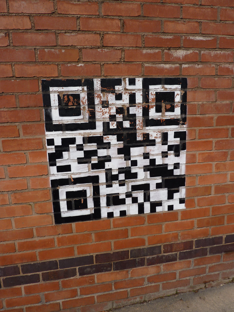 QR код. Креативные QR коды. QR на стене. QR код на стене.