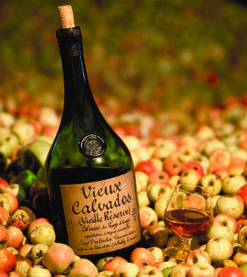  Кальвадос (англ. Calvados) — это крепкий алкогольный напиток, который изготавливается на основе яблочного, значительно реже грушевого сидра.