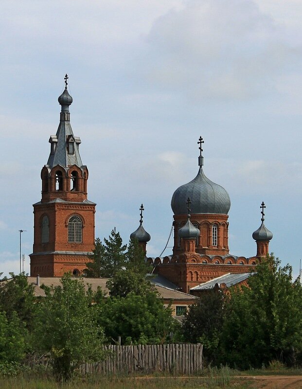 Краснохолм. Храм Покрова Пресвятой Богородицы с. Краснохолм. Оренбургская обл Краснохолм. Село Краснохолм Оренбургский район. Село Краснохолм Оренбургской области история.