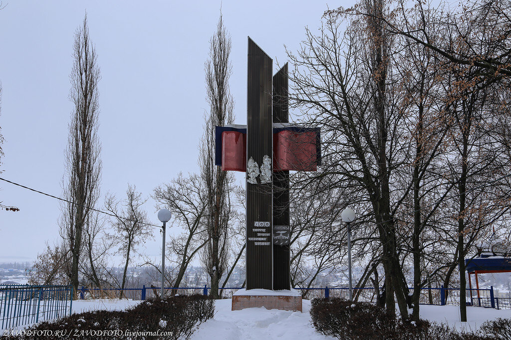 Прогноз погоды ливны орловская область. Площадь Победы Ливны. Памятник Ленина Ливны. Площадь Ленина Ливны. Памятник героям-освободителям Ливны.