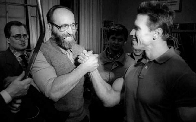 НА ФОТО САМЫЙ СИЛЬНЫЙ ЧЕЛОВЕК В МИРЕ