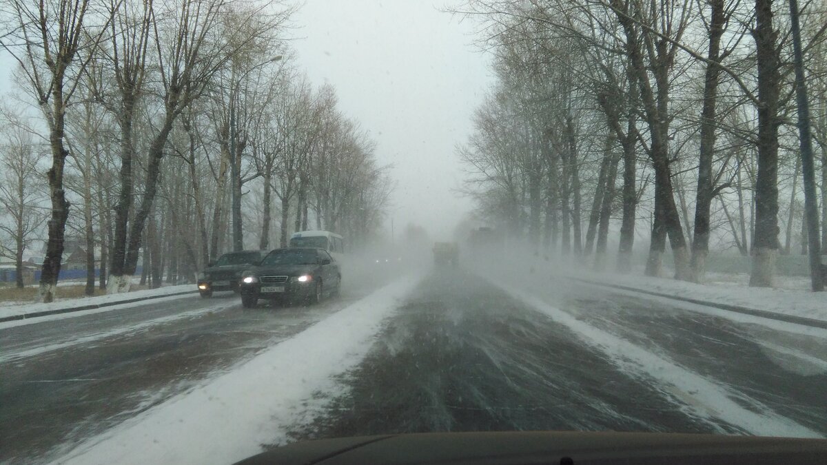 В городе тоже метет