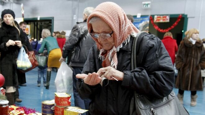  По мнению экспертов РАНХиГС, в России в ближайшем будущем возможны несколько вариантов повышения пенсионного возраста.