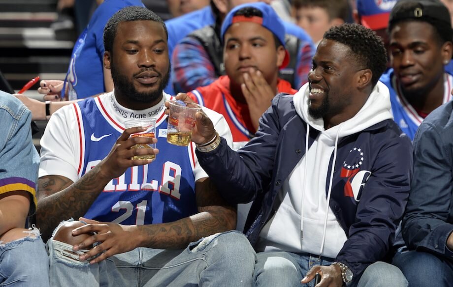 Он появился в баскетбольной игре Philadelphia 76ers против Miami Heat
