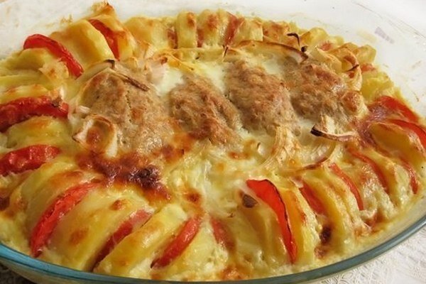 Куриные котлеты с гарниром «Полосатый рейс» - вкусно и просто