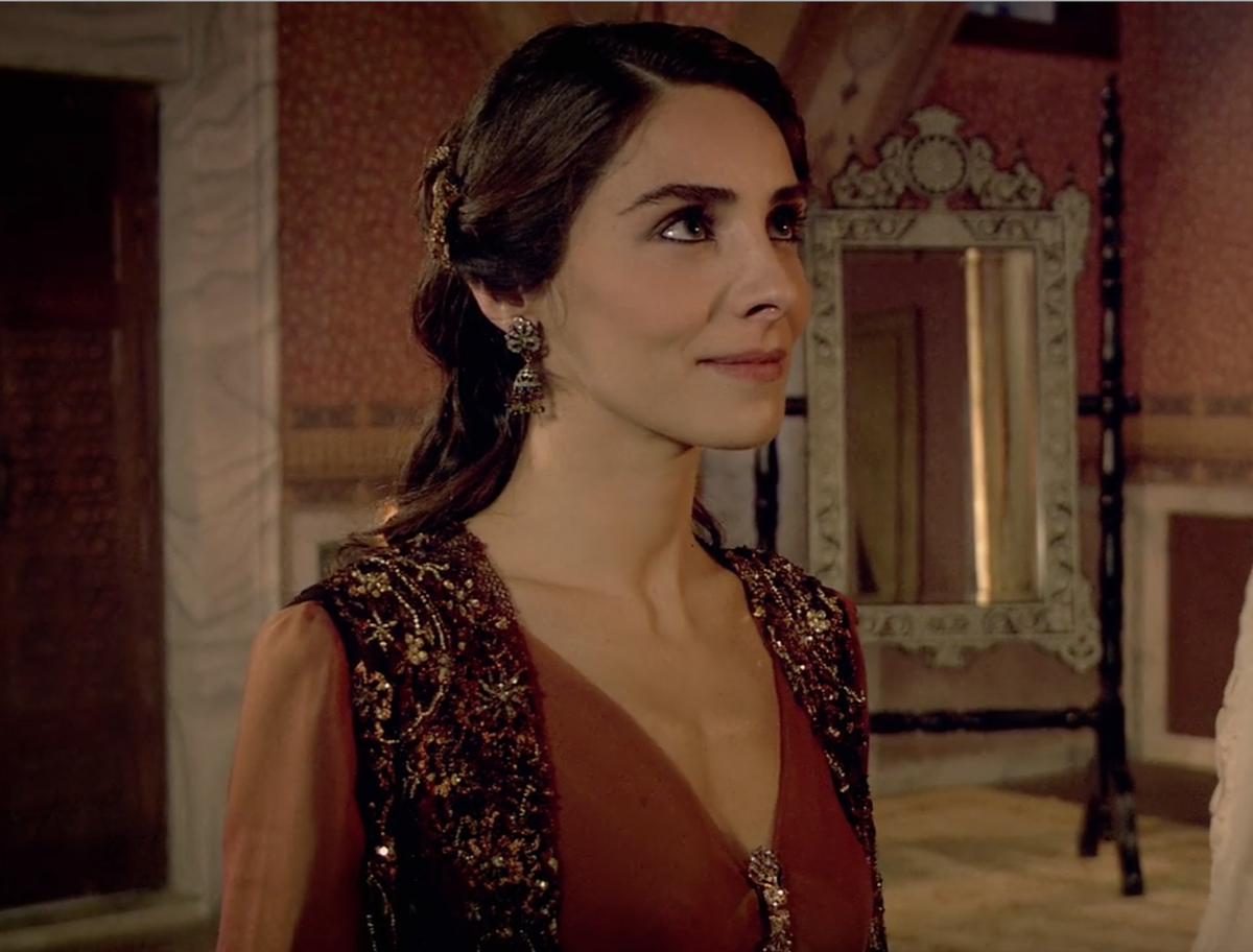 Стоп-кадр из сериала "Великолепный век". Махидевран-султан. Черкешенка.