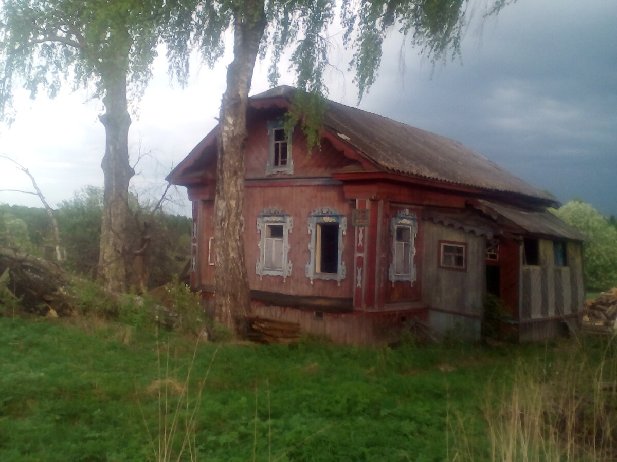 Дом в самарской деревни. Заброшеные деревни Самарской области. Вымершие деревни Самарской области. Деревня Простеево Мытишинский сельсовет. Дома в деревне которые строили в СССР для колхозников..