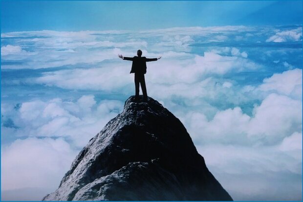 Почему многие люди не воплощают в жизнь свою мечту об успехе? Воплощение успеха - это долгий путь, который требует от человека поиск идей и способностей, которые могли бы выделить личность из общей массы людей. Многие, теряются или сходят с пути. С чего надо начать, чтобы не стать предателем своей мечты?
