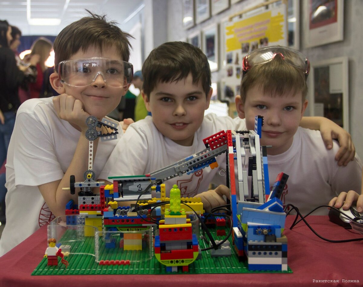 Техническое творчество в детском саду. Робототехника в детском саду. Робототехника в садике. Соревнования по робототехнике. Робототехника для детей дошкольников.