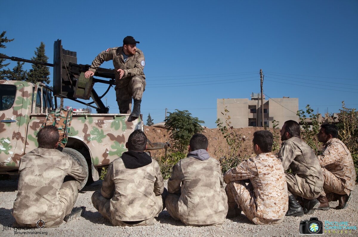 Обучение христианских ополченцев "Сутуро"