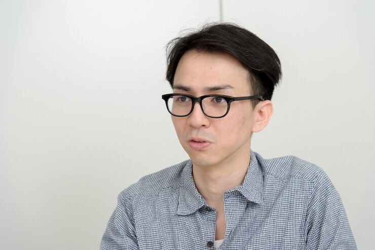 Рёхэй Такэсита. После окончания университета Хитоцубаси,  он присоединился к XEBEC Inc, как аниматор. После этого он работает  фрилансером. Он был главным режиссёром «Ежемесячного сёдзё Нодзаки-куна»  и помощником режиссёра New Game, прежде чем, наконец, режиссировать  Эромангу. 