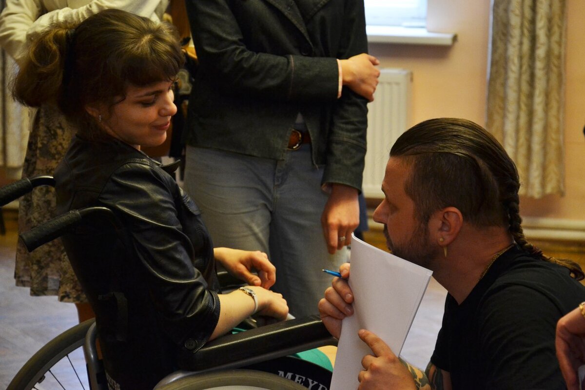 Лидер группы «Пилот» Илья Чёрт на одном из наших «квартирников»