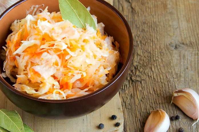 Капуста белокочанная квашеная. Sauerkraut – квашеная капуста.. Квашеная капуста фудфото. Капуста квашеная со спаржей.