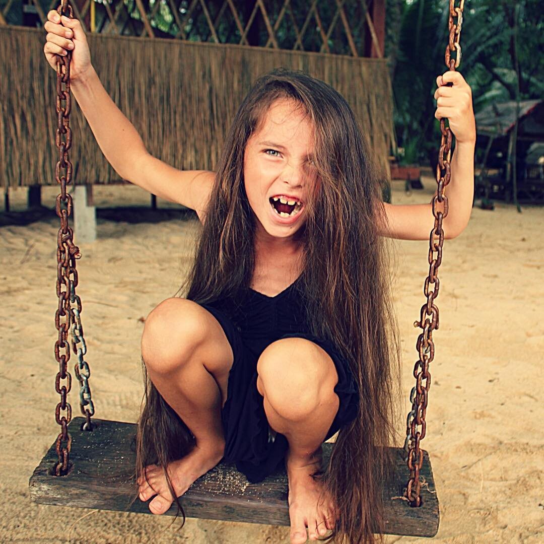 
Садик - школа/домашние задания /секции/репетиторы - универ... 
Мы так воспитываем своих детей, как будто их души заведомо выкуплены государством.  
Солдаты общества.

Говорим им что делать, даём инструкции, настаиваем на выполнении указаний. 

Когда им учиться действовать самим? Когда проявлять своё творчество, делать, что хочется, узнавать то, что интересно?                                                                                                     
Нам страшно не делать как все и оставить их обучаться дома. Это объяснимо. Кажется, что государство знает лучше, что нам нужно. 
