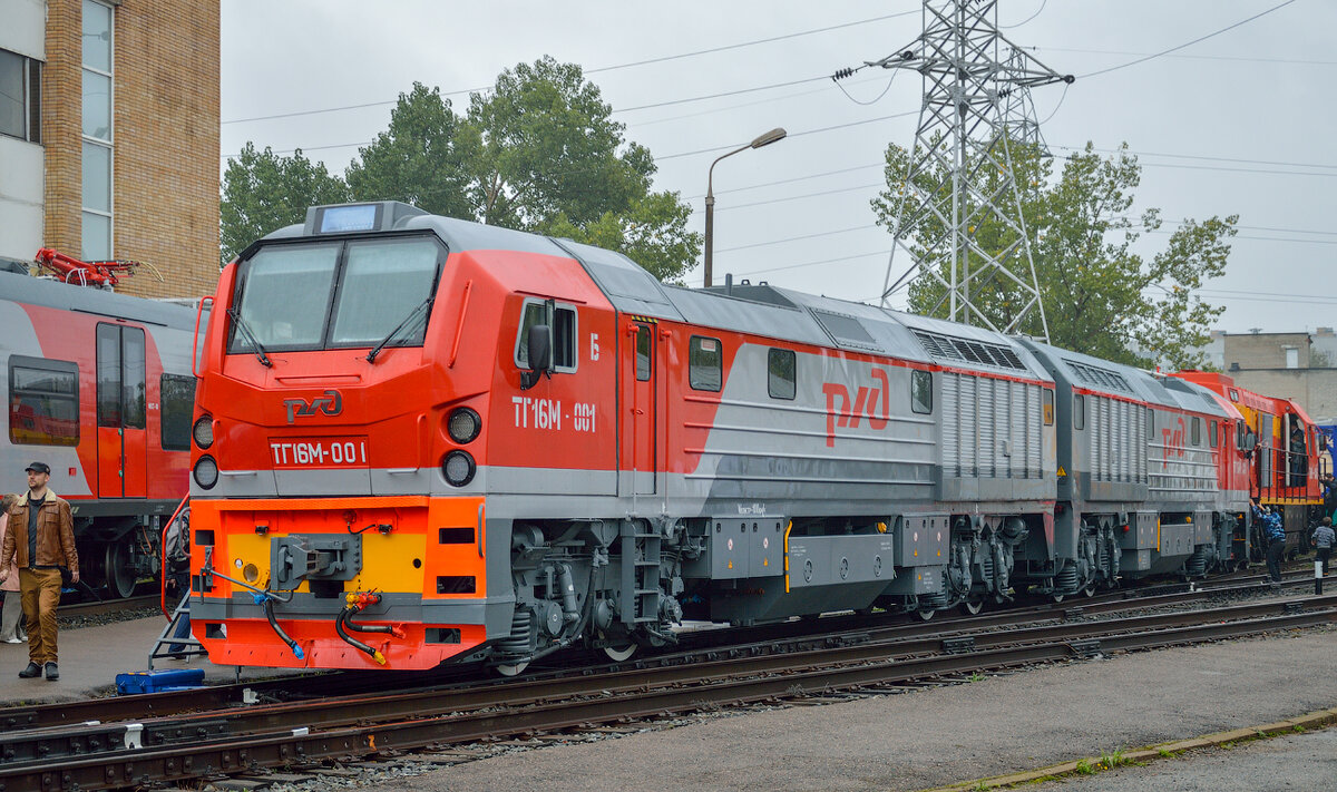 Новенький тепловоз на ЭКСПО 1520, Щербинка, 2015 год