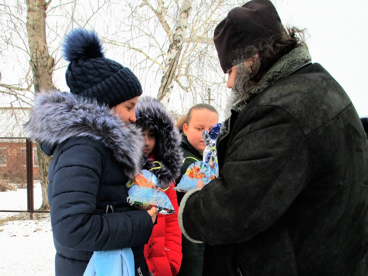 +Карту сбербанка России: 
4276521184618282 
(Владелец Александр Владимирович Т.); 
+ PayPal.Me/severgos , 
С ПОМЕТКОЙ-ЖЕРТВА НА РОЖДЕСТВО ХРИСТОВО 
или помощь батюшки и его чадам 
или жертва на храм! 
+оф.сайт: http://1860hram.ru/ 
+тел. настоятеля: +79381192936 
+ Адрес для почты и посылок: 
346182 ул. Почтовая, дом 42, кв. 1, Верхнедонской район, Ростовская область, Россия, иерей Александр Владимирович Туховский и чада 
