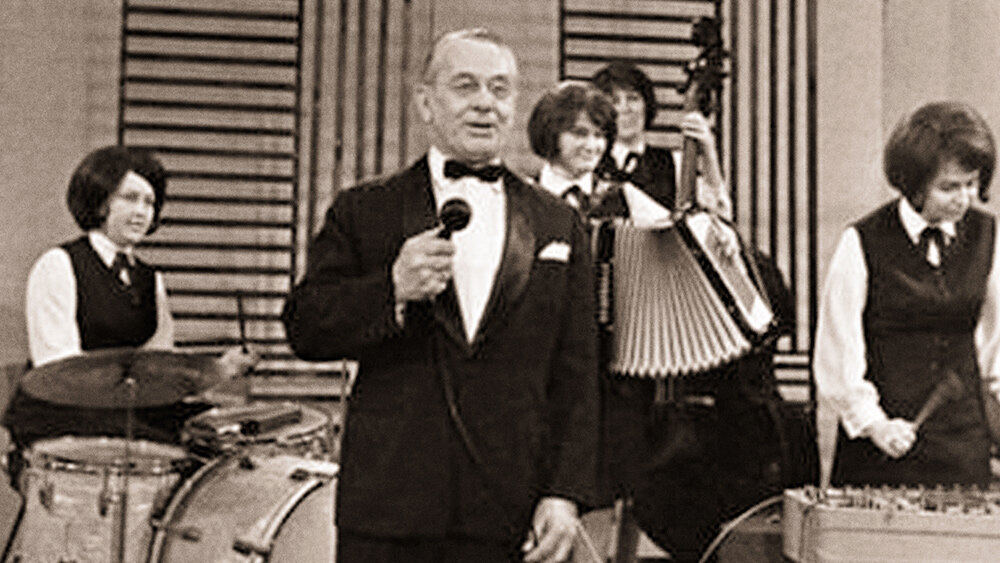 Первый исполнитель - Мечислав Фогг 