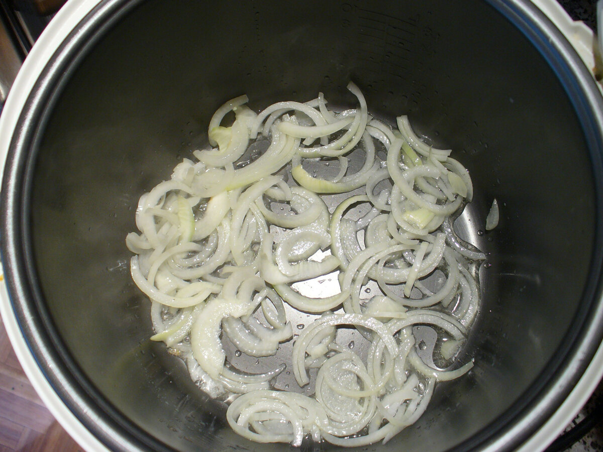 Потушите лук