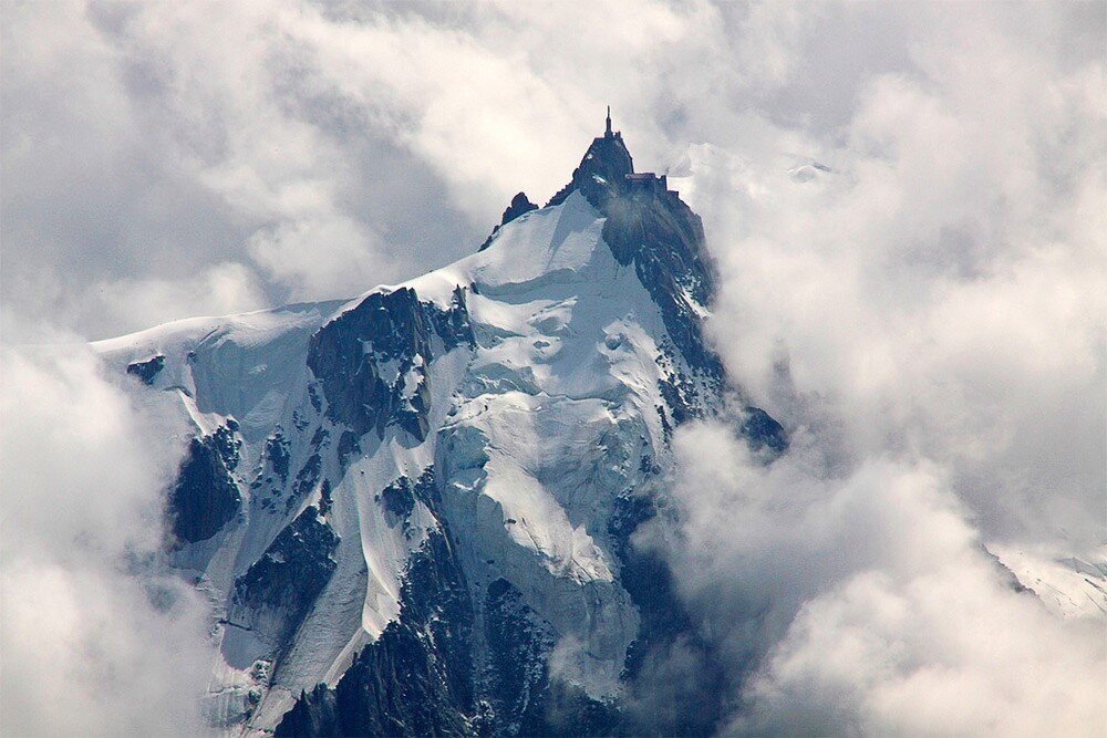 Смотровая площадка высоко на горе Aiguille du Midi.