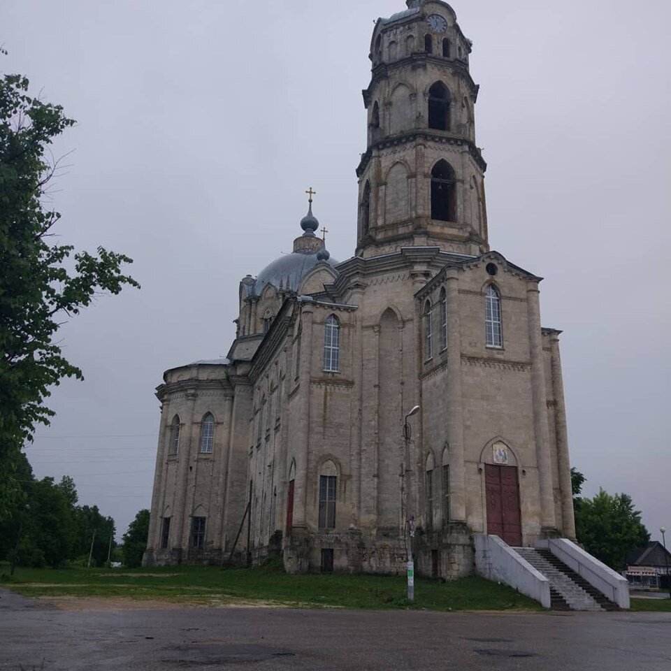 Памятник Баташевым Гусь Железный