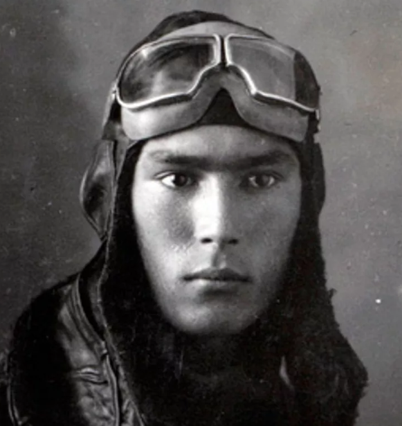 Нуркен Абдиров советский летчик 