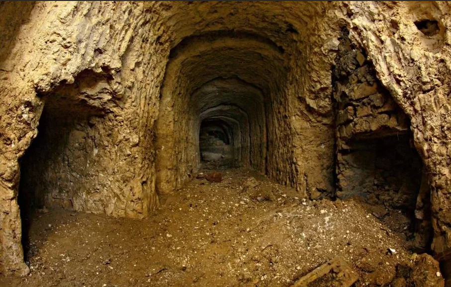 Сингапур подземный город. Истории под землей. Подземелье комбината «азовсталь. Катакомбы под москвой. Подземный город деринкую турция.