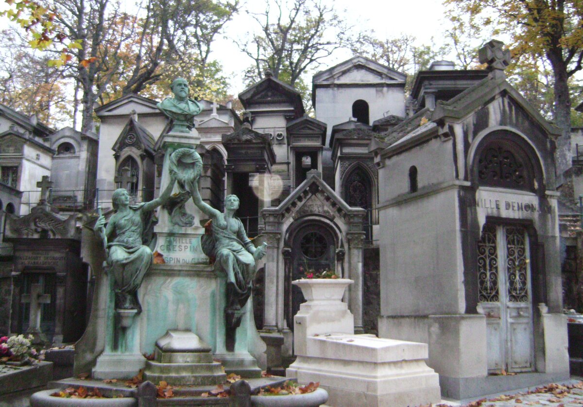 Прогулка по знаменитому и очень атмосферному кладбищу Пер-Лашез в Париже