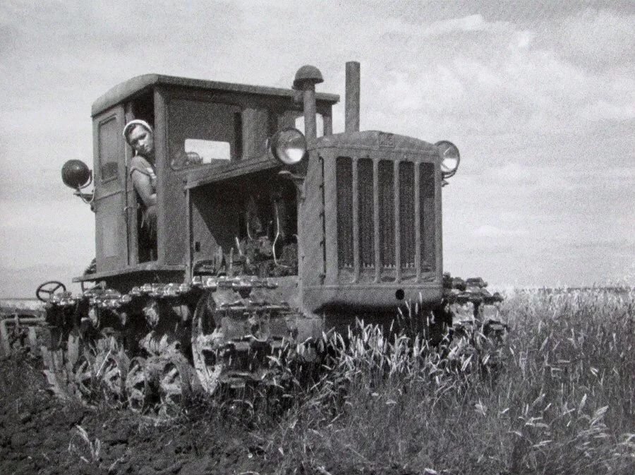 трактор дт 54 стз. дт 54 атз. дт54 трактор вгтз. целина 1954. трактор дт 54 на целине.