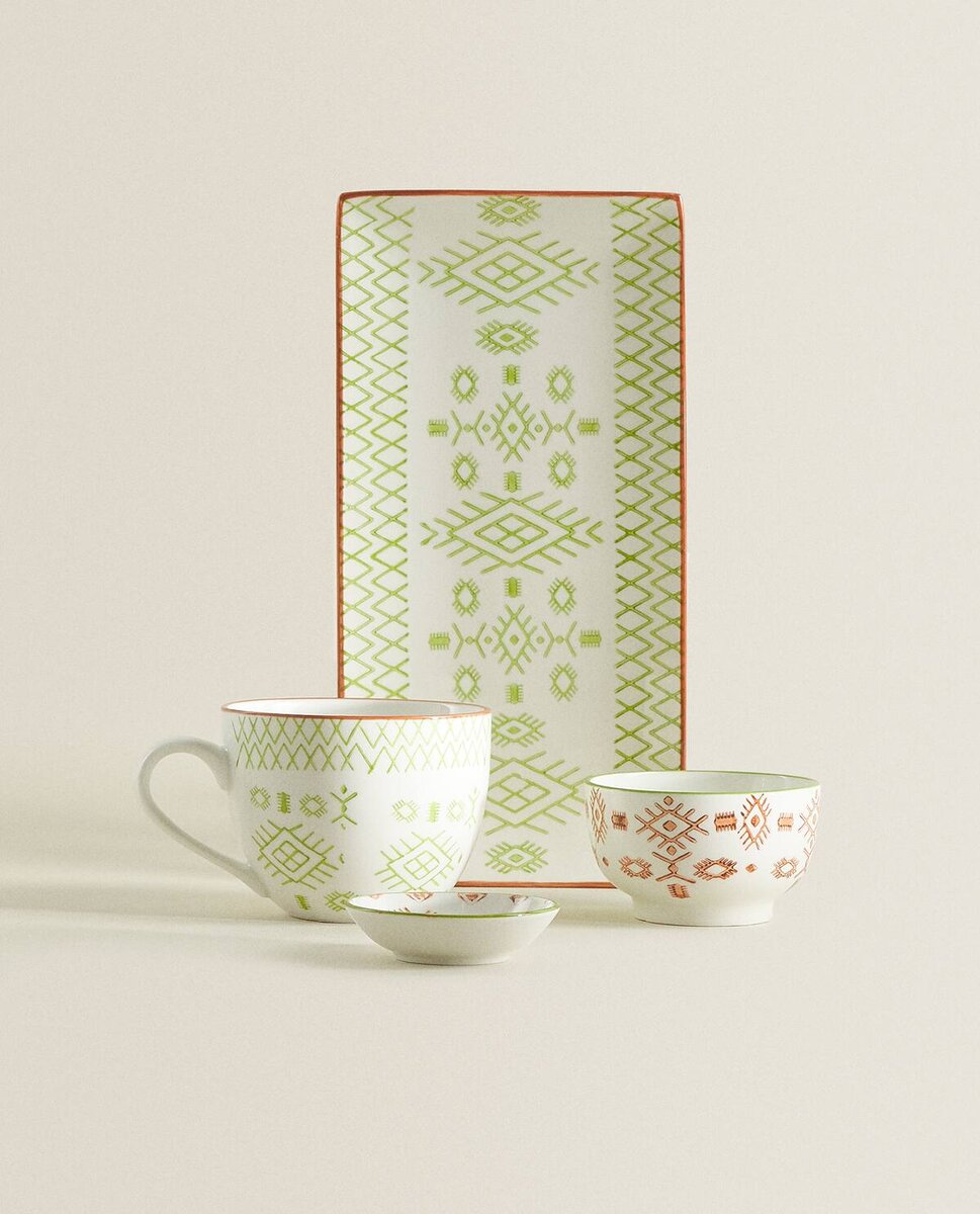 Набор посуды с ярким принтом. Фото: Zara Home