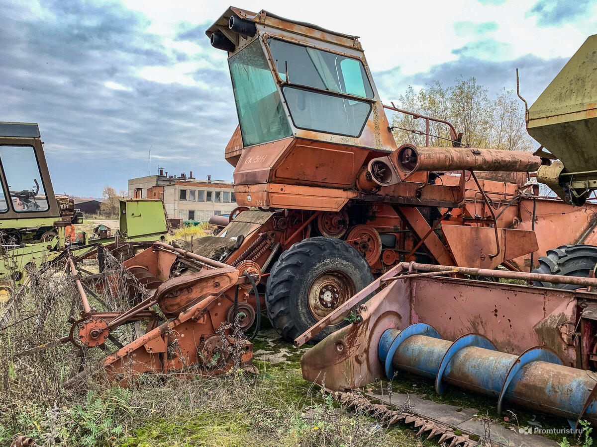 Комбайны — это мощно. Даже старые и ржавые ?⚙️?