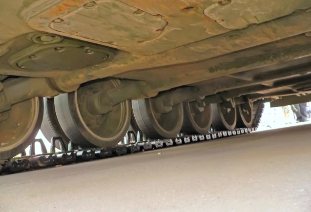 Аварийные люки советского танка Т-34