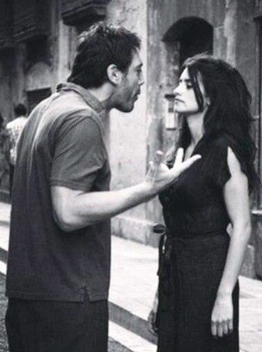 Мужчины, хоть и сильный пол, но в них тоже довольно много различных страхов, особенно это касается женитьбы. И вот наиболее распространенные страхи, которые бывают у мужчин через которые они могут так долго избегать женитьбы даже с казалось бы любимой женщиной.

1. Он боится, что после свадьбы женщина изменится в худшую сторону и секса станет значительно меньше 
 
Мужчина может наслушаться историй от уже женатых друзей о том, как женщина после свадьбы превратилась прямо в настоящую "мегеру" и теперь у нее постоянно болит голова, поэтому о сексе вообще можно забыть. Вот он и боится, чтобы его тоже не настигла та самая участь. Хотя все, что нужно, чтобы этого не произошло - просто уделять жене больше своего внимания и любви. 
 
2. Он боится ошибиться в своем выборе 
 
Да, мужчина может просто банально бояться, что Вы не его судьба и именно поэтому он так долго думает и присматривается к Вам. Конечно, это неприятно, но Вы всегда сами можете решить - оставаться Вам в этих отношениях в таком случае или нет. 
 
3. Он боится потерять собственное пространство, время и возможность видеться с друзьями 
 
Для мужчины это очень важно, потому он так и боится все это потерять. Особенно, если Вы уже и сейчас еще даже не поженившись постоянно намекаете ему на то, что он слишком много времени проводит с друзьями и слишком мало с Вами. А ведь после свадьбы ваши претензии могут только усилиться, а он этого совсем не хочет. Ведь друзья - это тоже важная часть его жизни, а собственная пространство и время, так и вообще необходимость каждого нормального человека. 
 
4. Он боится потерять свою холостяцкую жизнь, ведь ему и так хорошо 
 
А если у мужчины еще и много холостых друзей, он любит побыть наедине, да еще и сам прекрасно справляется с бытом, то есть готовкой и уборкой или может просто нанять для этого специально обученного человека, то оно и понятно, что его вполне все устраивает и он боится что-то менять и терять все это. Ведь еще неизвестно как оно все там будет. 
 
5. Он боится, что если у Вас что-то пойдет не так и вы в конце концов разойдетесь, то вы "ободрете его как липку", да еще и с детьми запретите видеться 
 
Поверьте, очень многих мужчин действительно довольно сильно пугает такая перспектива. И хотя это, конечно, и не очень романтично еще не женившись сразу уже думать о разводе, но много мужчин хочет как-то себя таким способом обезопасить и поэтому думает об этом уже заранее, чтобы потом как они говорят "не остаться в дураках". 
 
6. Он боится, что Вы сделаете из него «подкаблучника» или начнете изменять ему и это не только ударит по его самооценке, но и выставит его далеко не в самом лучшем свете перед его друзьями 
 
Да, он не хочет "ударить в грязь лицом" перед своими друзьями. Не хочет потерять авторитет среди них и их уважение и поэтому опасаться всего этого. А еще это просто может действительно больно ударить по его самооценке, а еще ваша измена может просто разбить ему сердце, если он действительно сильно Вас любил, а он этого совсем не хочет, поэтому и перестраховывается. 
 
Но знаете, что я Вам скажу? Все же, если мужчина захочет с Вами быть и будет больше всего бояться только одного - потерять именно Вас, тогда все его остальные страхи просто уйдут на второй план и он с большим удовольствием женится на Вас. Вот увидите. Поэтому ждите именно на такого мужчину, а на других даже нет смысла размениваться. Удачи Вам! 