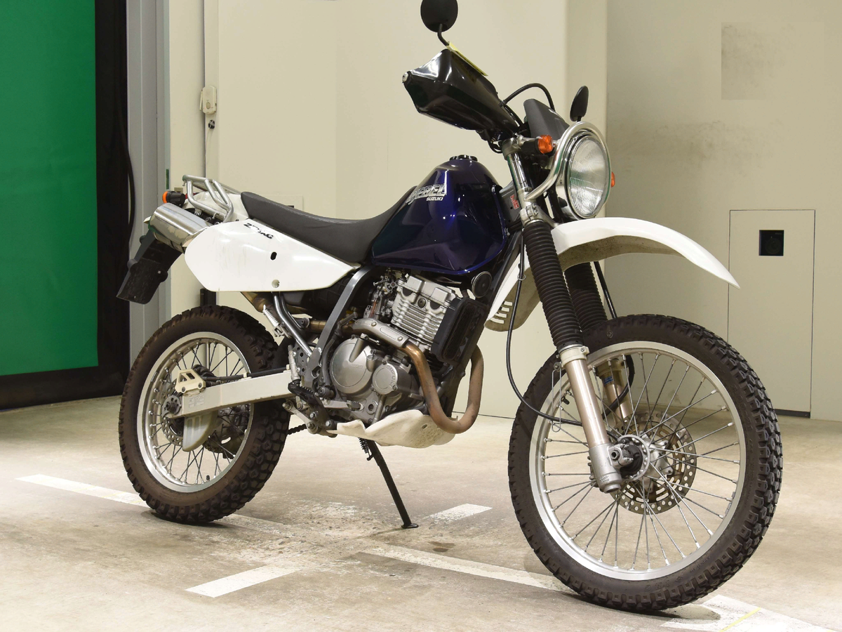 Suzuki Djebel 250, 30 л.с  при 8500 об/мин, 28Нм при 7000 об/мин
