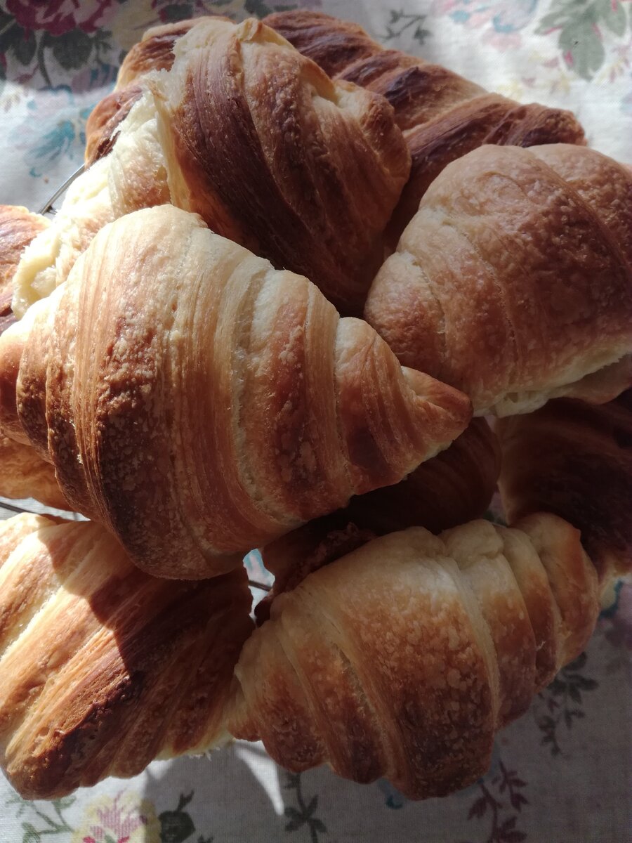 Вкус и аромат потрясающий. Вес одного круассана 80-90 г.