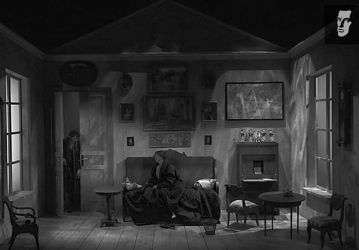 Обломов есть, кровать есть, слуга есть - что ещё нужно этому непоседливому зрителю?! 