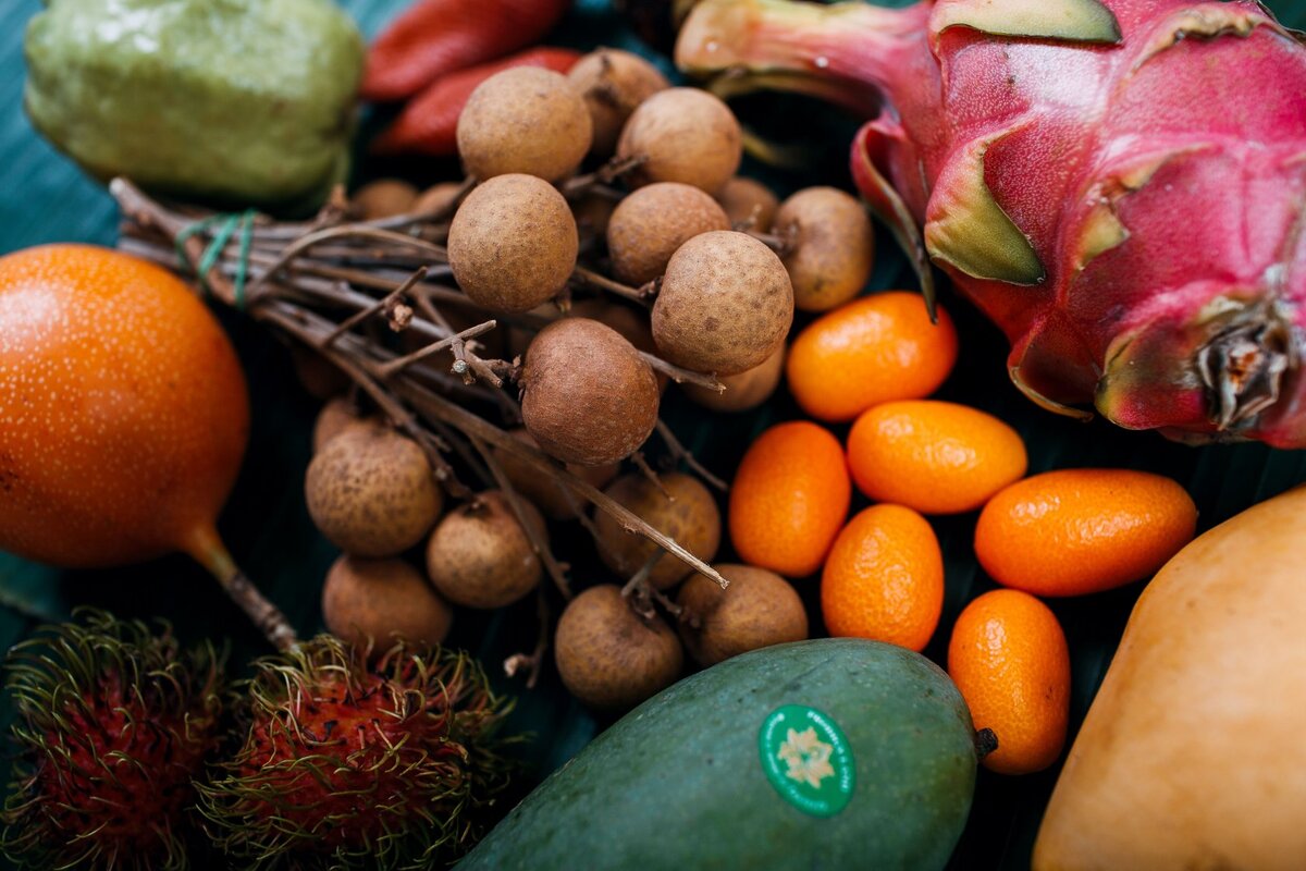  Чтобы помочь вам разобраться, что же это за «фрукты» такие, мы подготовили самый полный обзор экзотических фруктов, чтобы вы смогли решить, что же все-таки покупать и пробовать, или что делать с тем, что уже купили.